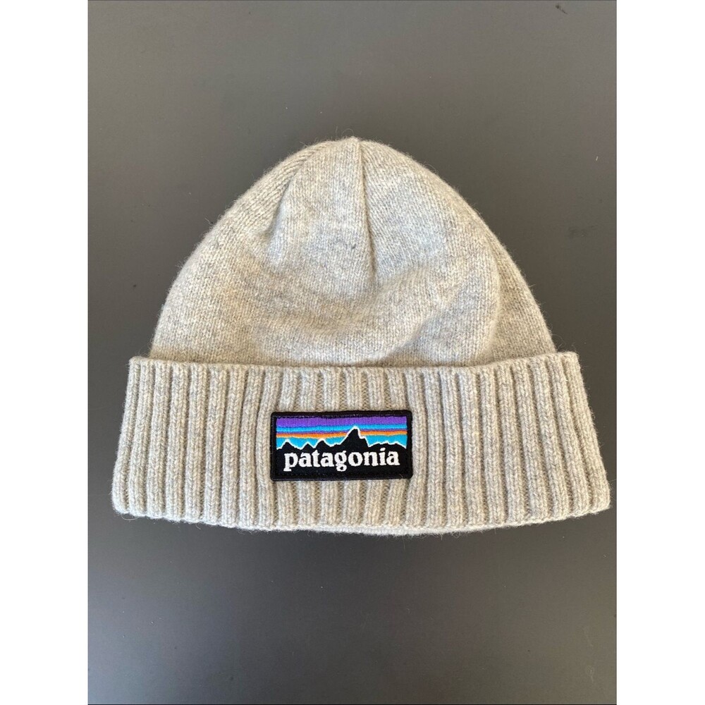 Patagonia 70% Wool Cuffed Beanie Light Gray Logo Patch OS Outdoor Hiking Casual